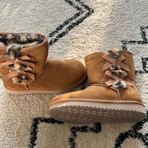 Kookaburra by Uggs cognac with leopard fur inside. Never worn. Size 5 bootie.